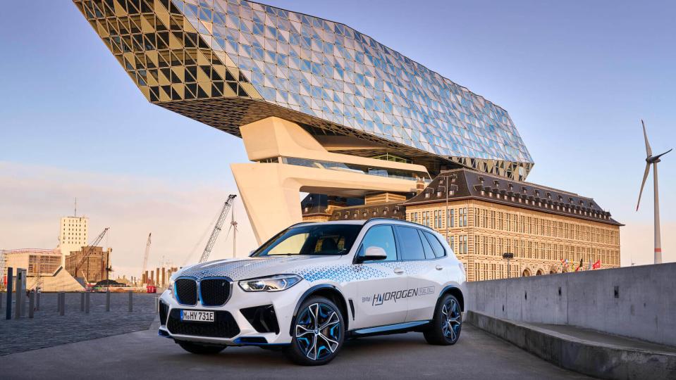 LA BMW iX5 HYDROGEN.